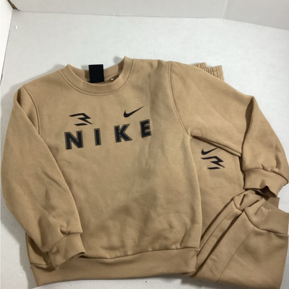 Nike Boys 2 pc athletic sweats suit so 6 in Khaki - Picture 2 of 7